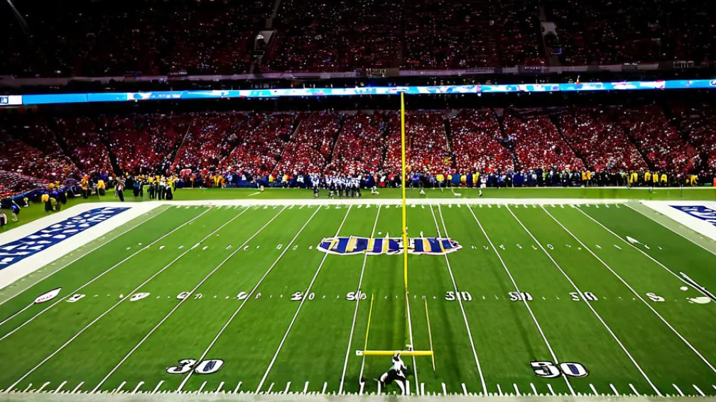 Історичний рубіж Кемерона Едвардса: ЮКонн здобув перемогу над Air Force завдяки зірковому раннінгу