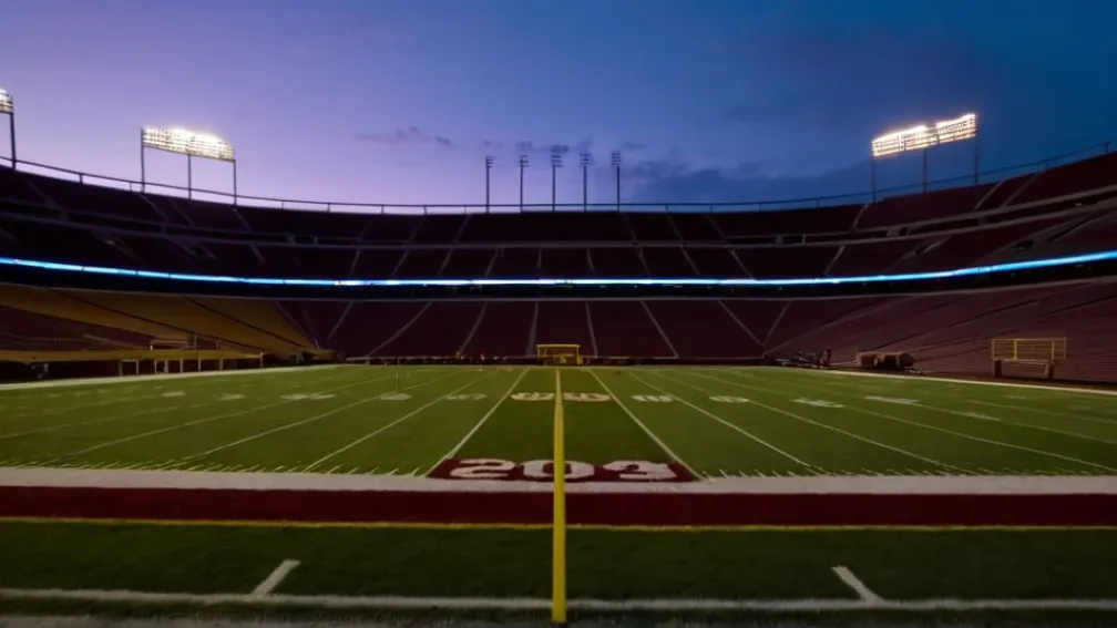 Бойові пісні коледжів: Незмінна традиція американського студентського футболу