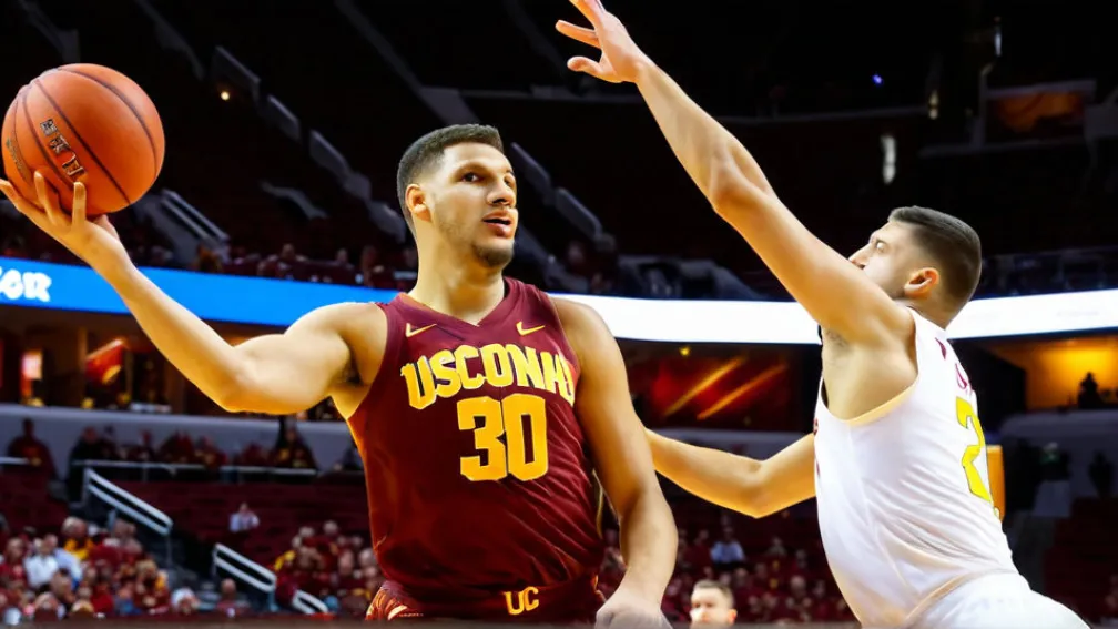 Баскетбольні команди USC Trojans та Arizona State Sun Devils зустрінуться в середу на Гаваях.
