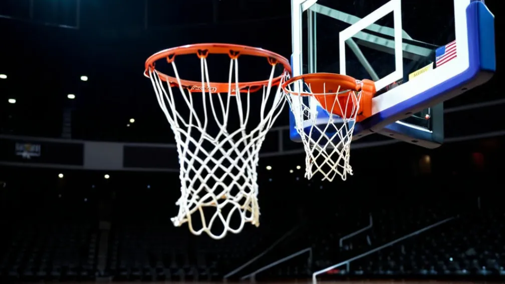 Holy Cross здобуває переконливу перемогу над Worcester State у баскетбольному матчі