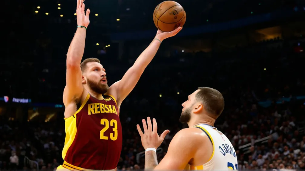 Шарлотт Хорнетс здобули перемогу над Торонто Репторс завдяки видатній грі Кена Кнюппела