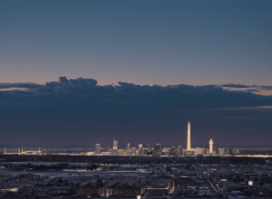 ФРС на распутье: Экономическая неопределенность и политическое давление перед решением о ставке