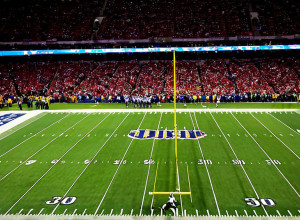 Історичний рубіж Кемерона Едвардса: ЮКонн здобув перемогу над Air Force завдяки зірковому раннінгу