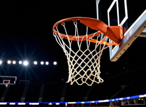 Флорида Гейторс здобули перемогу над Маямі Харрікейнс 82-68, незважаючи на проблеми з фолами