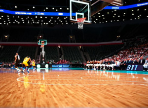 Феєрія Маккіннона: LSU розгромив Омаху з рахунком 99-73