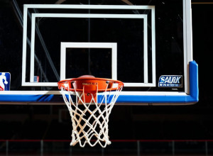 Фресно Стейт здобуває перемогу над Новим Орлеаном з рахунком 85-76 завдяки 33 очкам Джейка Хайдбредера