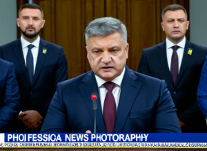 Політична криза в країні X