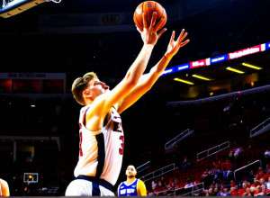 Ole Miss здобуває перемогу над Austin Peay з рахунком 72-65