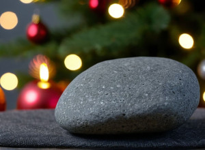 Як пережити святкові зустрічі: Стратегія "сірого каменя" для спокою