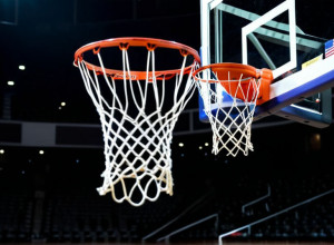 Holy Cross здобуває переконливу перемогу над Worcester State у баскетбольному матчі