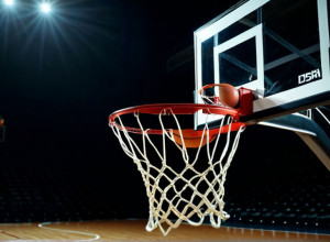 Маунт Сент-Мері'с здобуває перемогу над Говардом з рахунком 79-75 завдяки Амаді