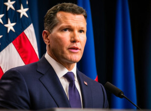 Пентагон розслідує витік секретних даних екс-міністром оборони через Signal