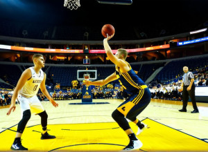 Каліфорнійські університетські тигри здобувають п'яту перемогу поспіль, перемагаючи «Тигрів» з рахунком 67-61