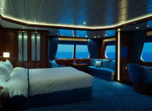 Смерть на круїзному лайнері: Батько звинувачує колишню дружину у недогляді