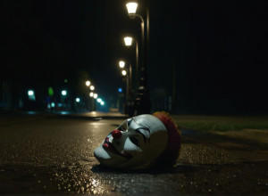 У Нью-Йорку засудили чоловіка в масці клоуна, який погрожував бензопилою