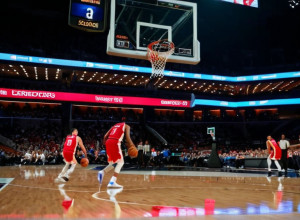 «Холі Кросс» здобув впевнену перемогу над «Нортістерн» з рахунком 76:59