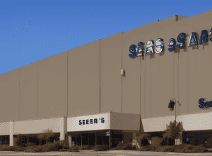 Школа згоріла: учні знайшли новий дім у колишньому Sears