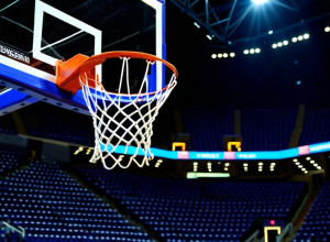 Айова перемагає Вестерн Іллінойс 77-58: Стирц — головна зірка матчу