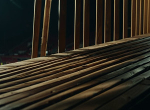 Тренер "Луїсвілла" Пет Келсі травмував палець, намагаючись уникнути післяматчевого святкування