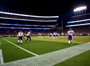 «Північно-Західний» перемагає «Міннесоту» в захоплюючому матчі на "Ріглі Філд"