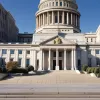 Сенат США: Наберет ли сенатор [Имя] необходимые голоса для утверждения?