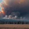Масштабные лесные пожары в Канаде: тысячи эвакуированы, введен режим ЧС