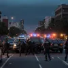 Столкновения в Лос-Анджелесе: Протестующие против федеральных агентов во время иммиграционного рейда