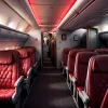 Пассажир устроил дебош и пытался открыть дверь самолета в полете: рейс экстренно приземлился