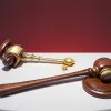 Губернатор Алабамы сменила главу совета по УДО на фоне критики и тюремного кризиса