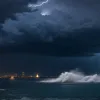 Мощные штормы и сотни пожаров обрушились на Балканы после аномальной жары