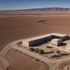 США строят лагерь для задержанных мигрантов на 5000 человек в Техасе: Реакция и последствия