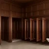 Врач тайно снимал коллег в туалетах больниц: скандальное дело в Австралии