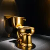 Золотий унітаз «Америка» Мауріціо Каттелана виставлять на аукціон із ціною $10 мільйонів